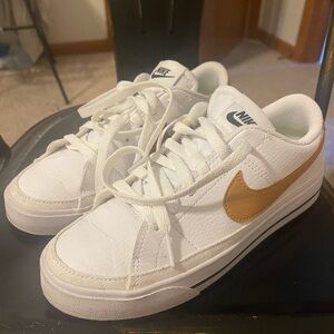 Nike Court Legacy